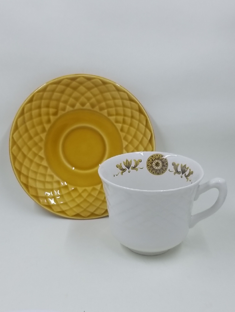 [ENOCH WEDGWOOD] "Gold Medallion" Glazed Geometric Teacup & Saucer (England)